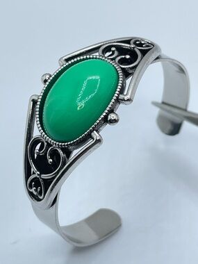 Silver Tone Green Acrylic Stone Cuff Bracelet Filigree Statement Open